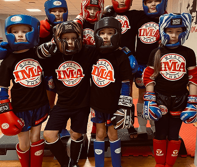 Командное фото детской группы в боксерской экипировке