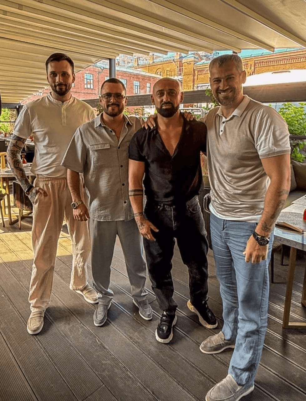 Продуктивная встреча с Романом Питько.
Планируется совместный социальный и патриотический проект с Федерацией Кхмерского бокса г. Москвы - 10.08.2025 Продуктивная встреча с Романом Питько