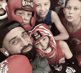 Фото тренера с ребятами