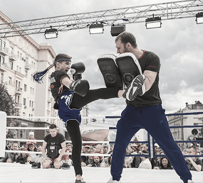 Удар по лапам на ринге